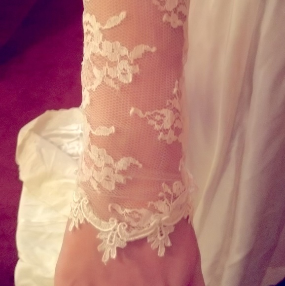 🌹Vintage 👰 Wedding 👗 comes with matching Vail (Petite👰 Brides)
(Size 8p) - Picture 6 of 16